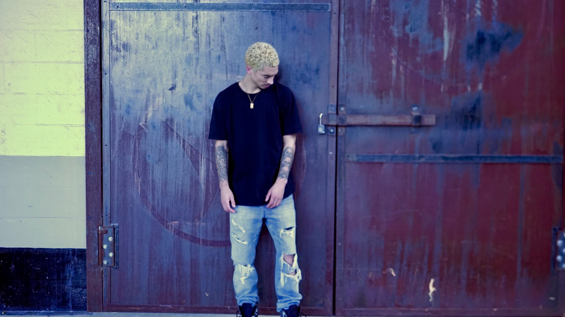 What was behind DUS10's rust door photoshoot in New Orleans?